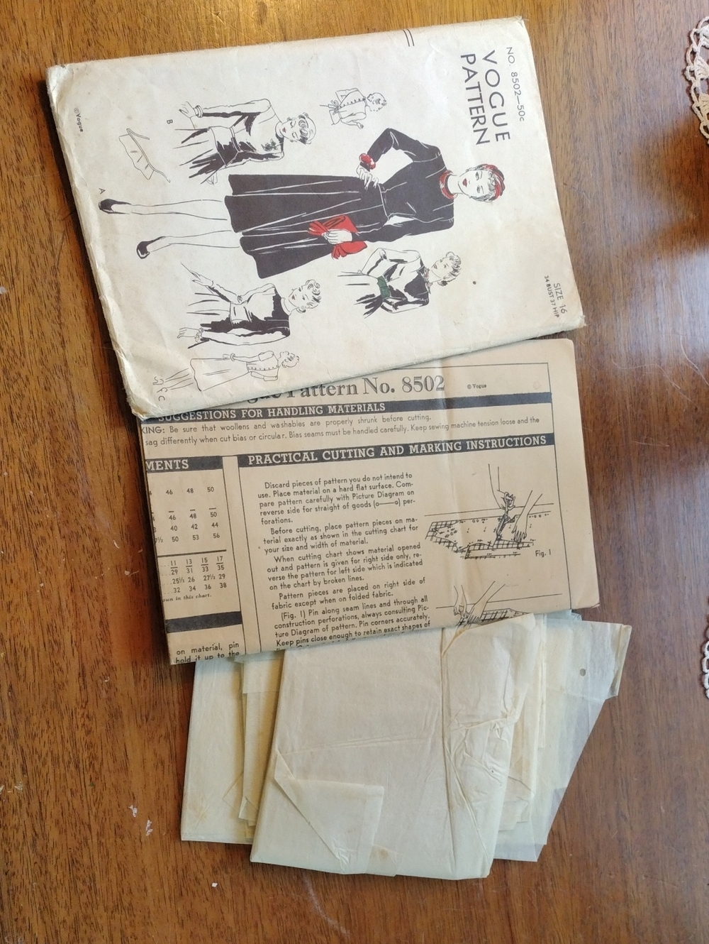Vogue Pattern Women's Black Vintage Dress with Red Accents - Picture 3 of 3